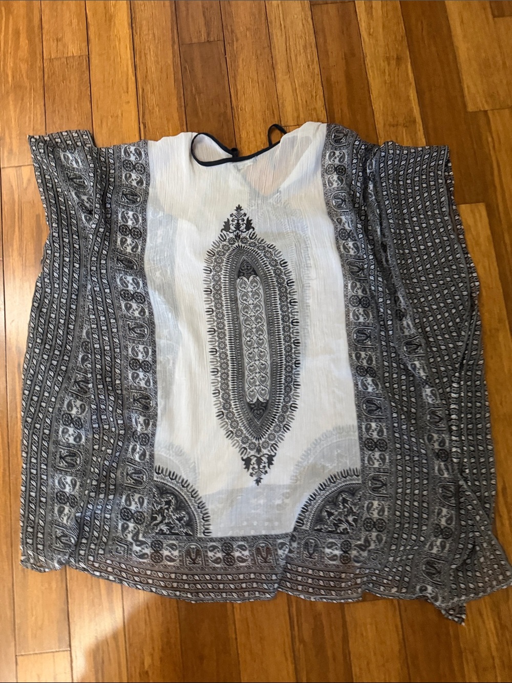 Black & White Printed Women’s Swim Coverup - Picture 4 of 4